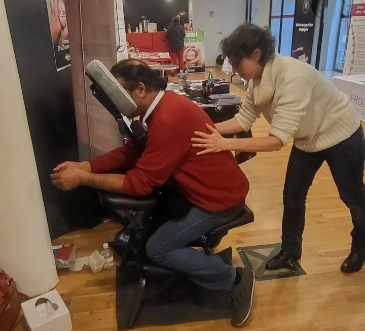 Massage sur chaise Infocom CGT Bourse du Travail Paris